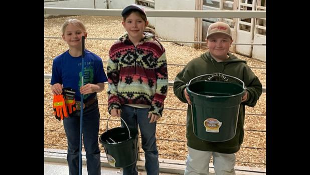 Beginners left to right: Gwen Gebhart 3rd, McKayla Grate 2nd, Ruger Hulm 1st.