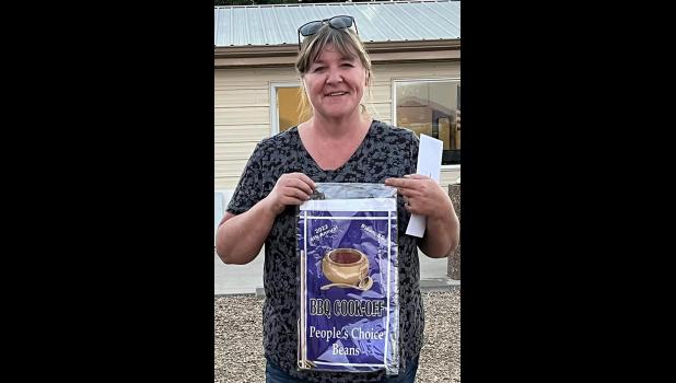 Tracy Hafner, Bison, received 1st place People’s Choice Beans, 1st place People’s Choice Cobbler.